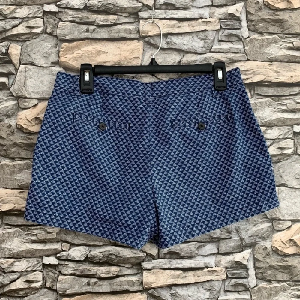 #168 Women’s Gap Geometric Diamond Navy Blue White Low Rise Summer Shorts Size 4
